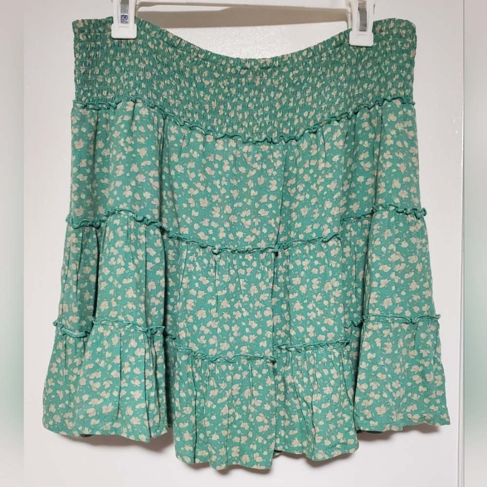 NWOT American Eagle green floral, ruffle tiered mini skirt sz. L - Picture 5 of 9